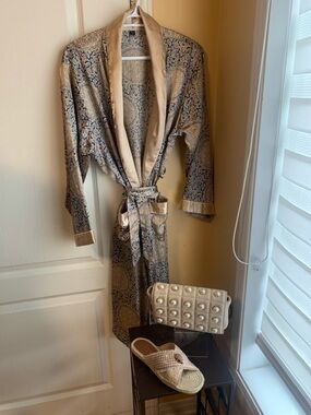 Paisley Robe with Satin Trim - champagne /Navy